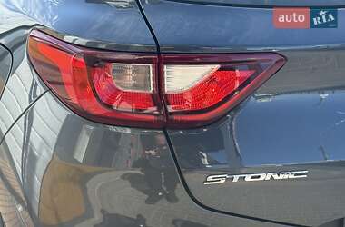 Внедорожник / Кроссовер Kia Stonic 2020 в 