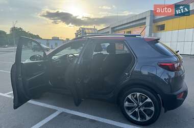 Позашляховик / Кросовер Kia Stonic 2018 в 