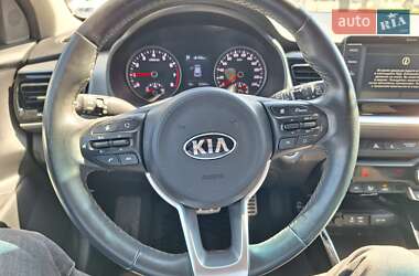 Внедорожник / Кроссовер Kia Stonic 2020 в 
