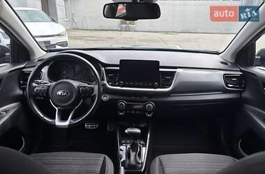 Внедорожник / Кроссовер Kia Stonic 2020 в 