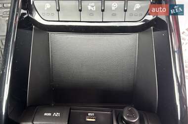 Внедорожник / Кроссовер Kia Stonic 2020 в 