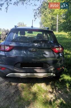 Позашляховик / Кросовер Kia Stonic 2019 в 