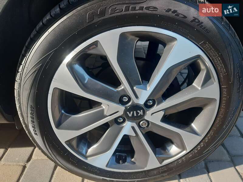 Позашляховик / Кросовер Kia Stonic 2017 в Львові