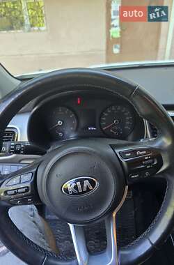 Внедорожник / Кроссовер Kia Stonic 2018 в 