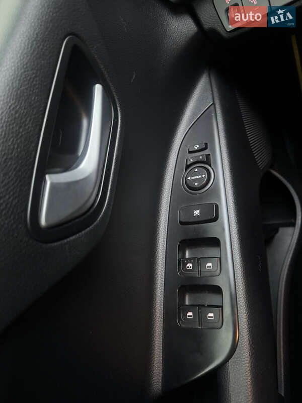 Позашляховик / Кросовер Kia Stonic 2018 в Конотопі