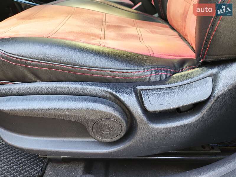 Внедорожник / Кроссовер Kia Stonic 2018 в Харькове