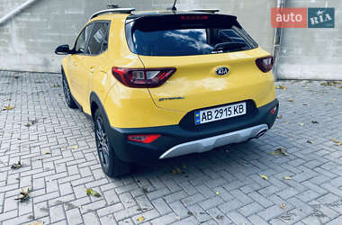Позашляховик / Кросовер Kia Stonic 2017 в  фото 11 Позашляховик / Кросовер Kia Stonic 2017 в