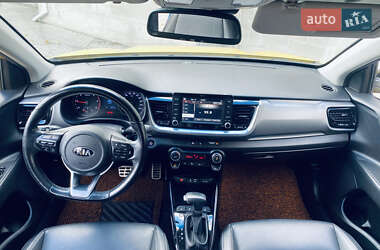 Позашляховик / Кросовер Kia Stonic 2017 в  фото 17 Позашляховик / Кросовер Kia Stonic 2017 в