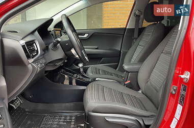 Внедорожник / Кроссовер Kia Stonic 2019 в 