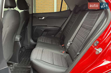 Внедорожник / Кроссовер Kia Stonic 2019 в 
