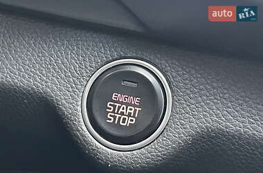 Внедорожник / Кроссовер Kia Stonic 2019 в 