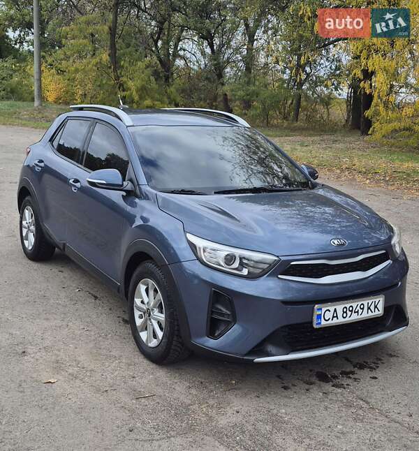 Внедорожник / Кроссовер Kia Stonic 2017 в Киеве