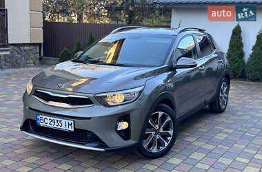 Внедорожник / Кроссовер Kia Stonic 2017 в Бродах