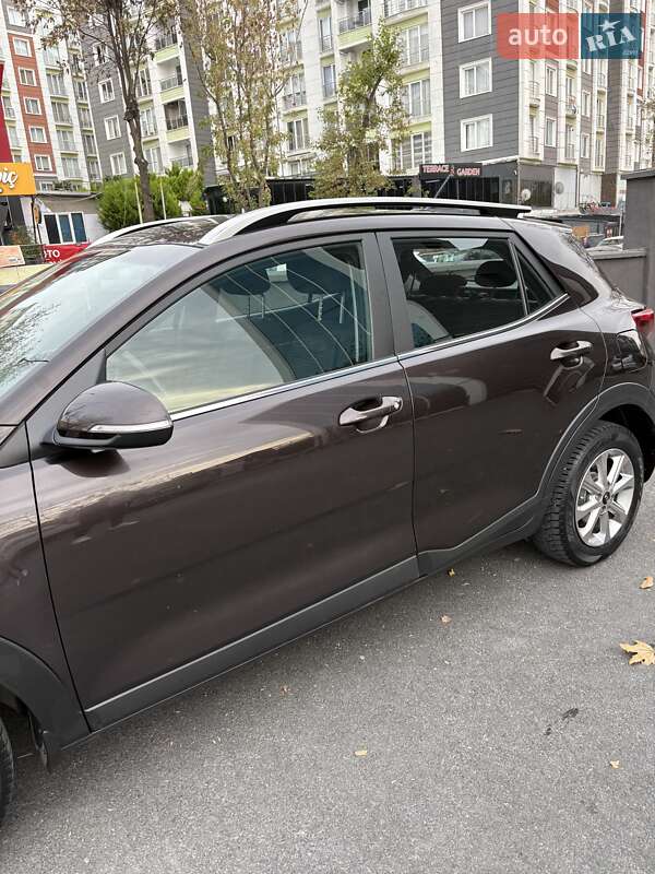 Внедорожник / Кроссовер Kia Stonic 2019 в Киеве