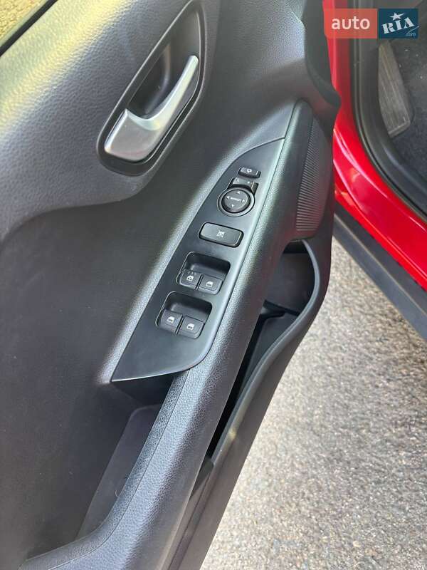 Внедорожник / Кроссовер Kia Stonic 2018 в Одессе