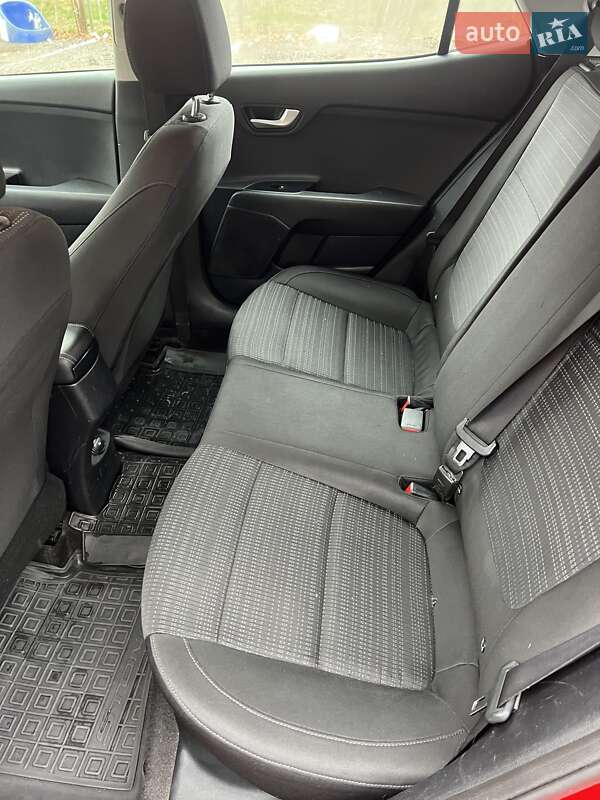 Внедорожник / Кроссовер Kia Stonic 2018 в Киеве