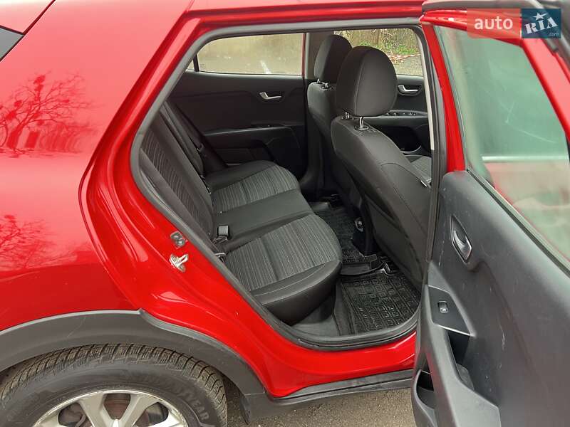 Внедорожник / Кроссовер Kia Stonic 2018 в Киеве