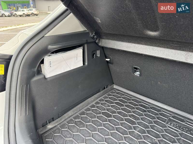 Внедорожник / Кроссовер Kia Stonic 2022 в Киеве