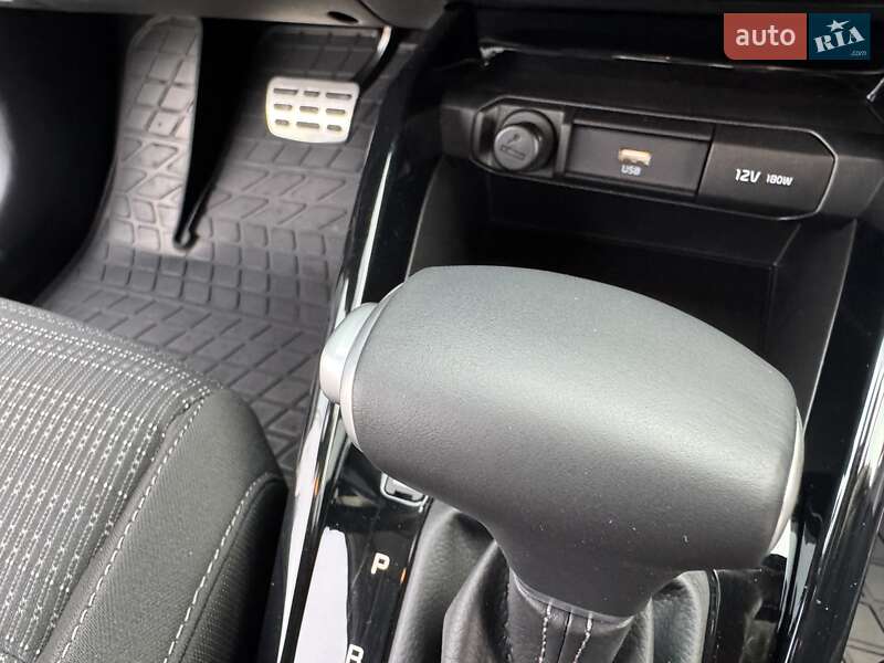 Внедорожник / Кроссовер Kia Stonic 2022 в Киеве