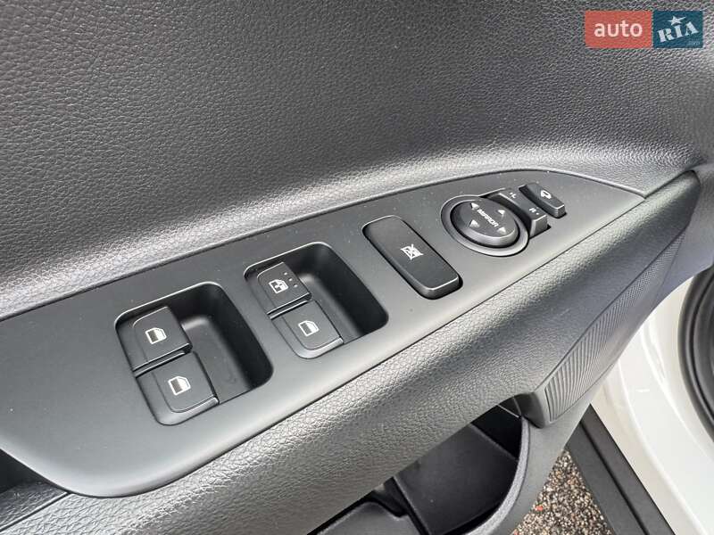 Внедорожник / Кроссовер Kia Stonic 2022 в Киеве