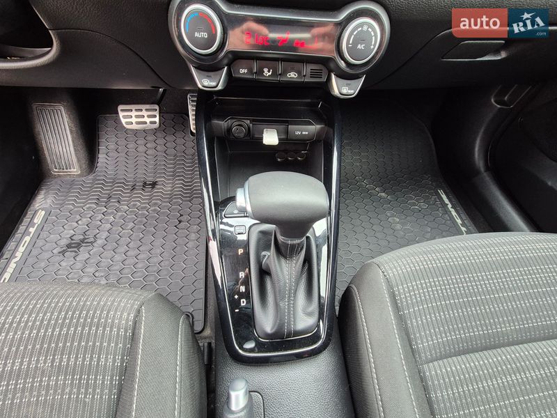 Внедорожник / Кроссовер Kia Stonic 2020 в Запорожье