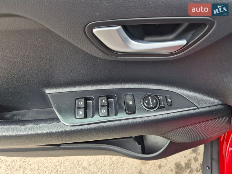 Внедорожник / Кроссовер Kia Stonic 2020 в Запорожье