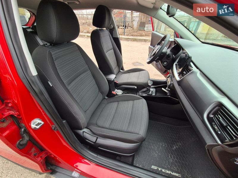 Внедорожник / Кроссовер Kia Stonic 2020 в Запорожье