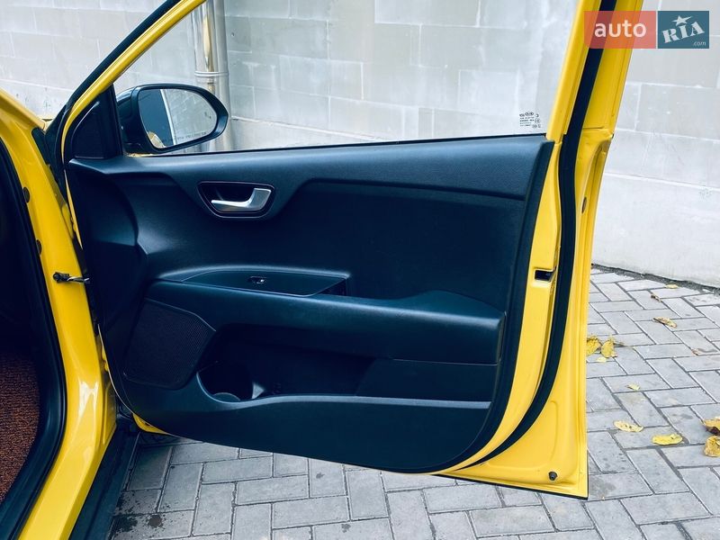 Внедорожник / Кроссовер Kia Stonic 2017 в Виннице