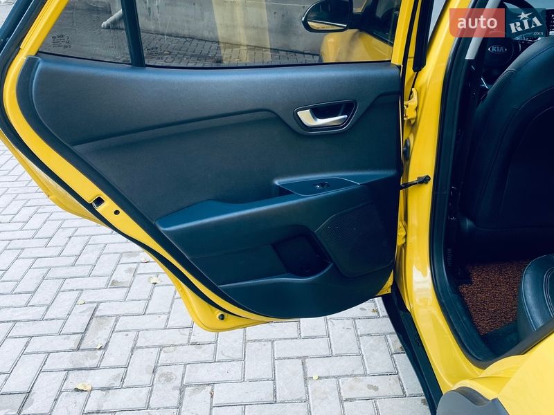 Внедорожник / Кроссовер Kia Stonic 2017 в Виннице