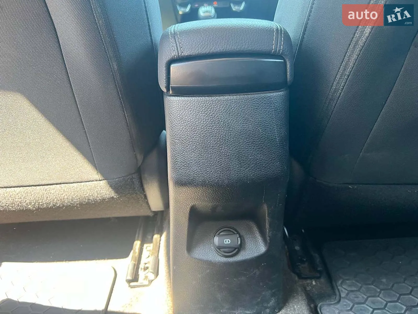 2017 Kia Stonic - мініатюра 40