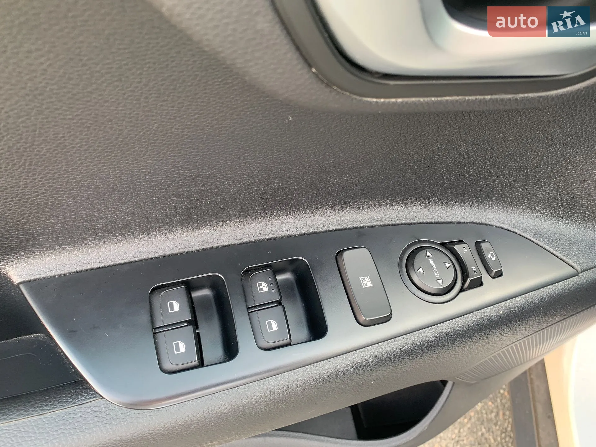 2020 Kia Stonic - мініатюра 23