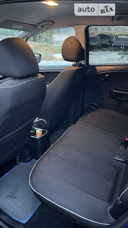 Микровэн Kia Venga 2010 в Запорожье