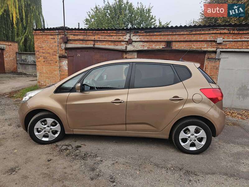 Микровэн Kia Venga 2010 в Сумах