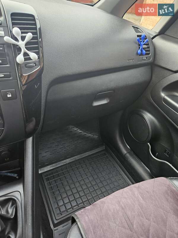 Микровэн Kia Venga 2010 в Сумах