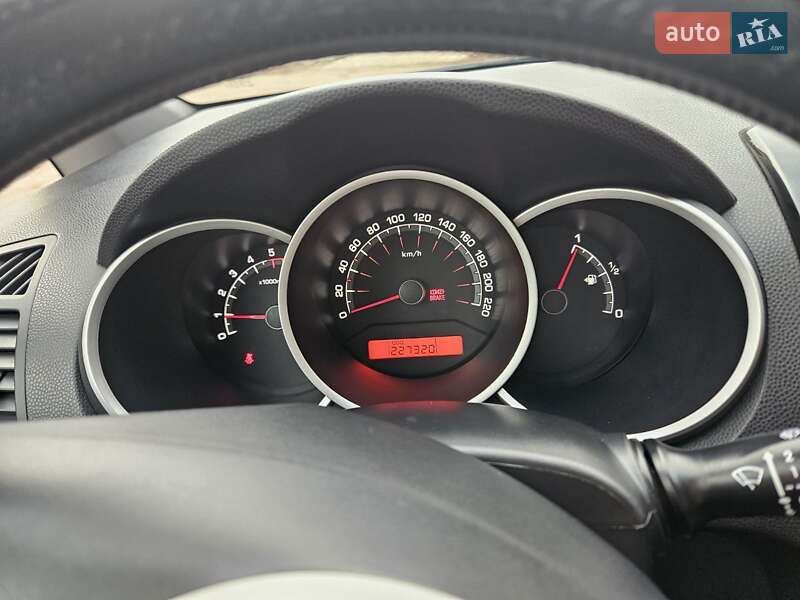 Микровэн Kia Venga 2010 в Сумах