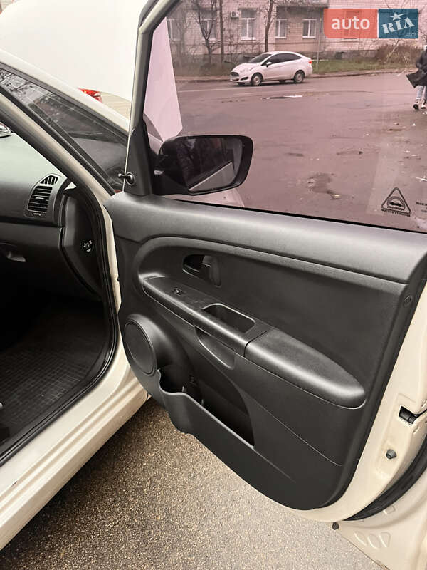 Микровэн Kia Venga 2011 в Борисполе