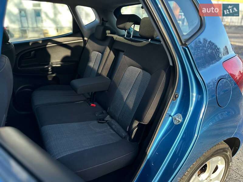 Микровэн Kia Venga 2010 в Киеве