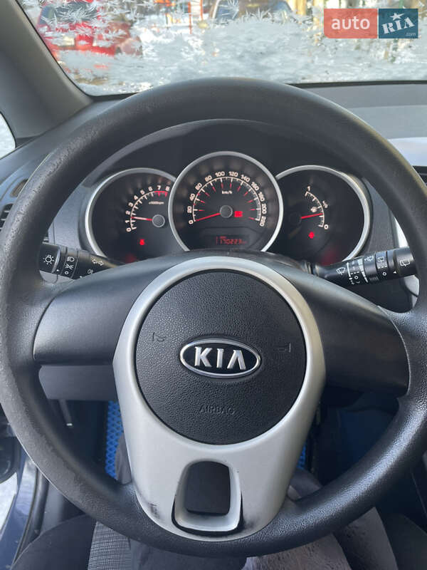 Микровэн Kia Venga 2012 в Киеве