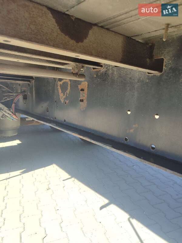 Тентованный борт (штора) - полуприцеп Kogel SN 24 2009 в Кременце