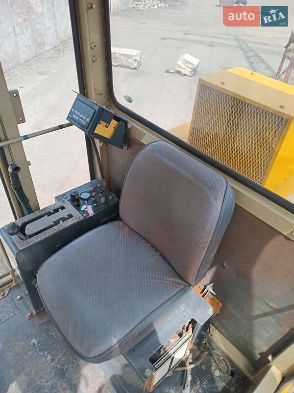 Автогрейдер Komatsu GD 2007 в Кривом Роге