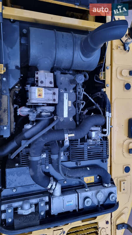 Гусеничный экскаватор Komatsu NLC 2014 в Одессе