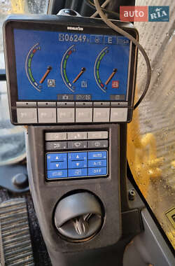 Гусеничный экскаватор Komatsu PC 210 2015 в 
