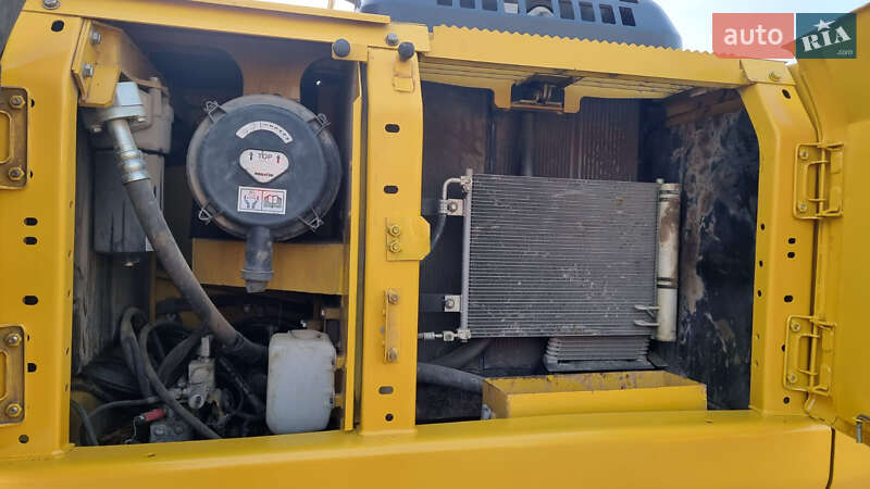 Гусеничний екскаватор Komatsu PC 210LC-8 2012 в Одесі