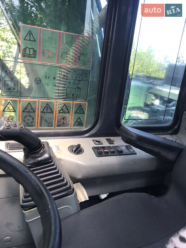 Колесный экскаватор Komatsu PW 2004 в Кривом Роге фото 11 Колесный экскаватор Komatsu PW 2004 в Кривом Роге