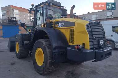 Фронтальні навантажувачі Komatsu WA 2016 в Ромнах