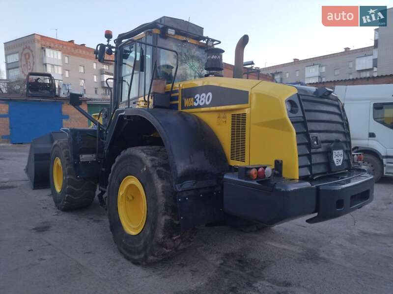 Фронтальный погрузчик Komatsu WA 2016 в Ромнах