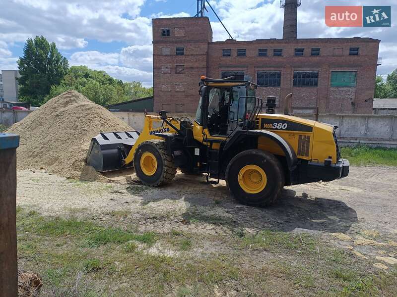 Фронтальный погрузчик Komatsu WA 2016 в Ромнах