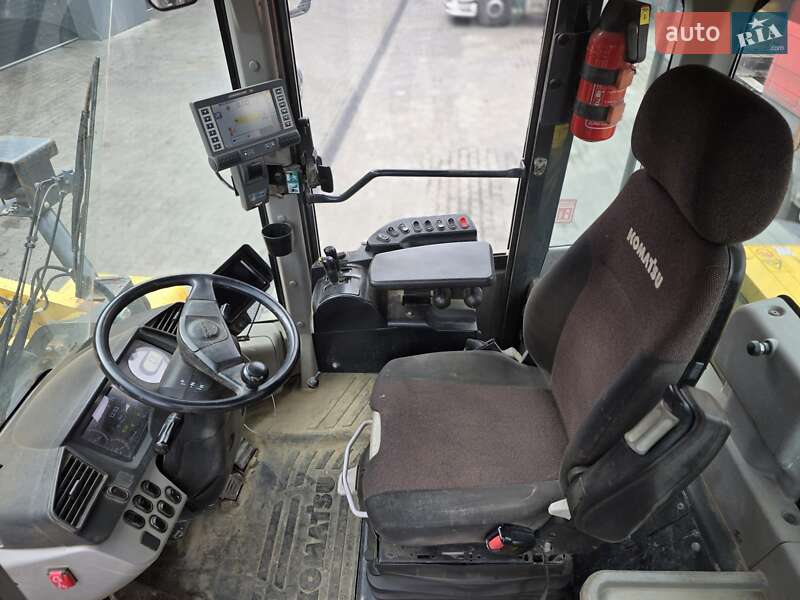 Фронтальні навантажувачі Komatsu WA 2016 в Рівному