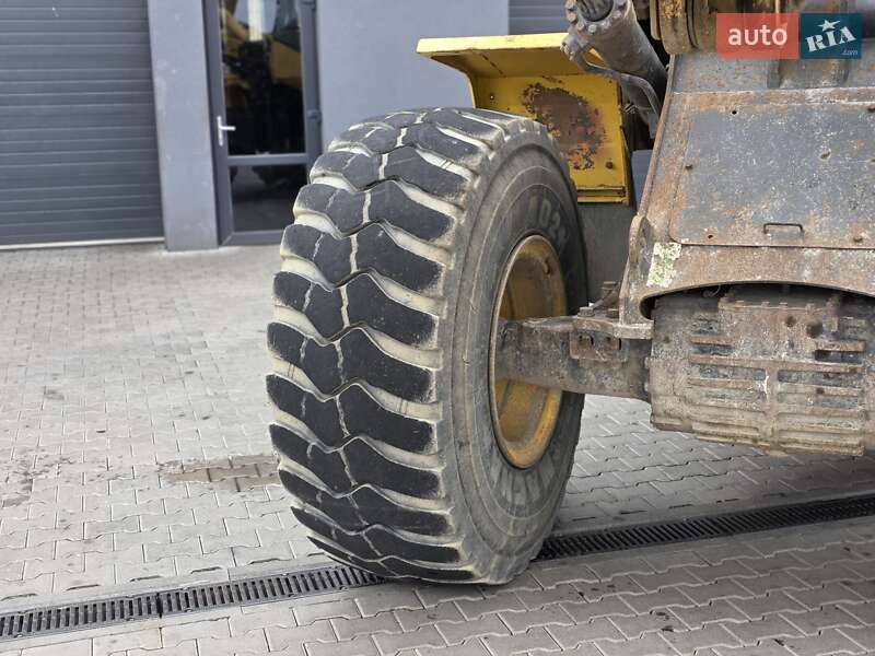 Фронтальні навантажувачі Komatsu WA 2016 в Рівному