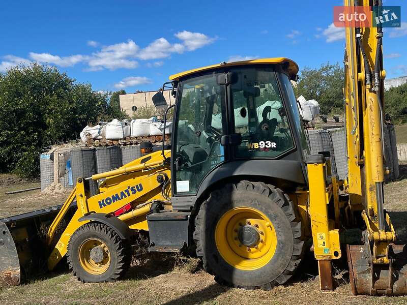 Экскаватор погрузчик Komatsu WB 2020 в Киеве